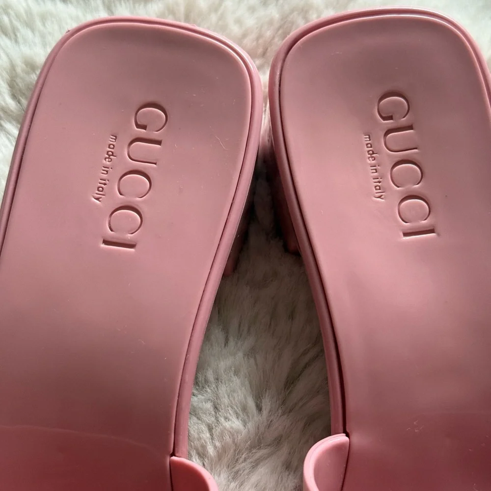 Gucci Pink Minimalist Sandals - Picture 4 of 6